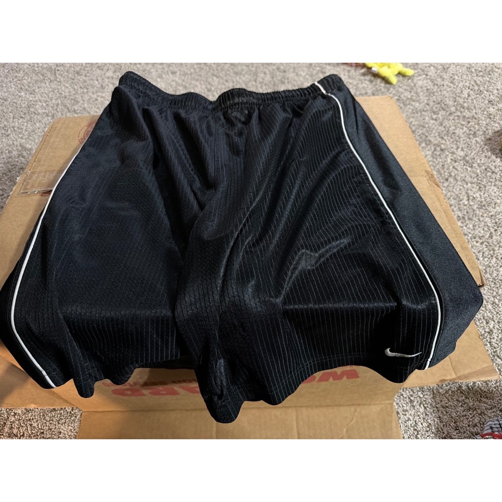 Nike Boys Black Pinstripe Athletic Shorts White Side Stripe Size Large 14-16